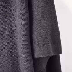 Poncho-sjal med Knapp SVART