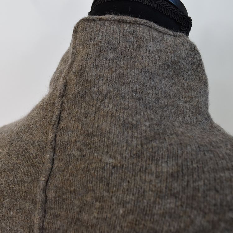 Stickad Klänning med Fickor MARRONE