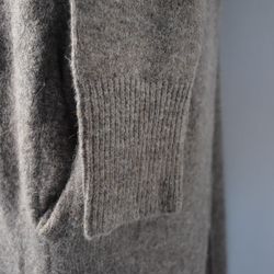 Stickad Klänning med Fickor MARRONE