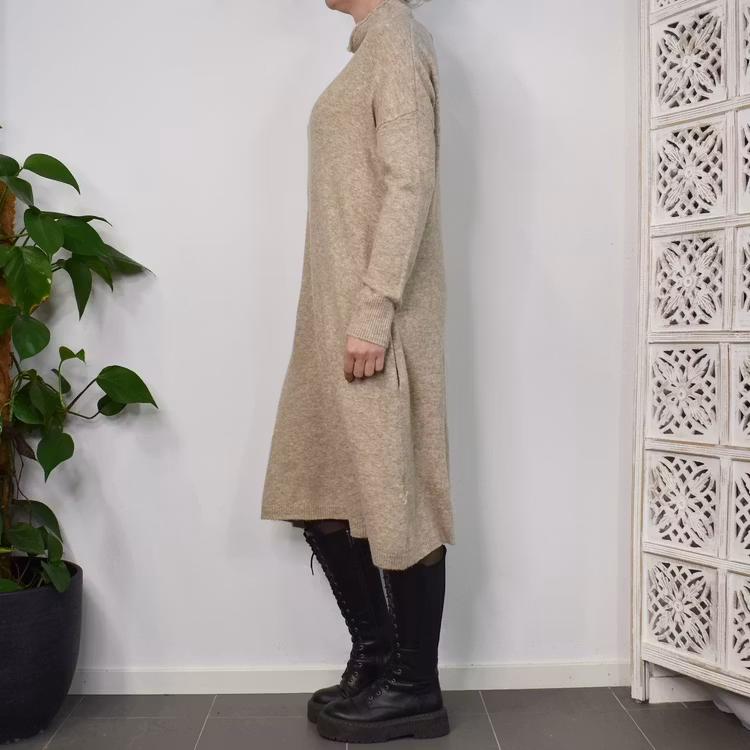 Stickad Klänning med Fickor FANGO CHIARO