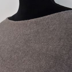 Finstickad tröja Volangärm TAUPE