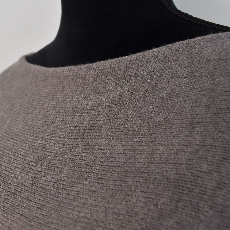 Finstickad tröja Volangärm TAUPE