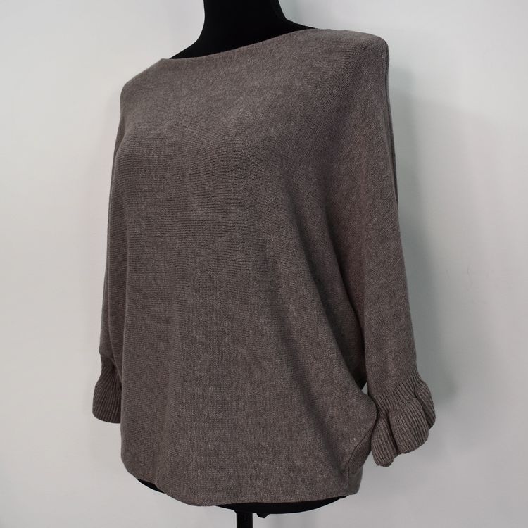 Finstickad tröja Volangärm TAUPE