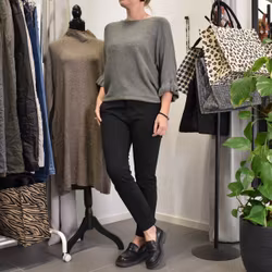 Finstickad tröja Volangärm KAKI