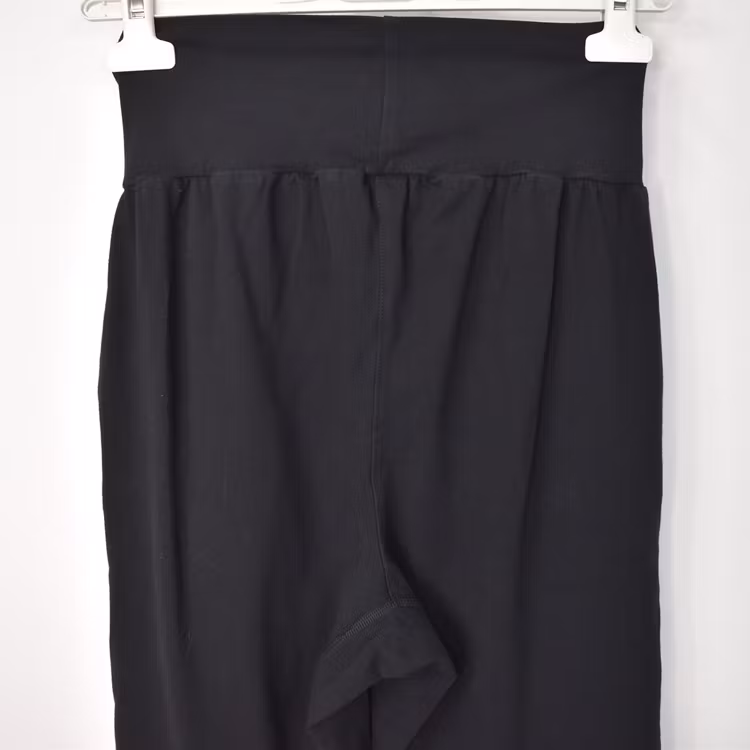 SECOND HAND Yogabyxa ECO Santosha SVART Storlek S - Santa Ni