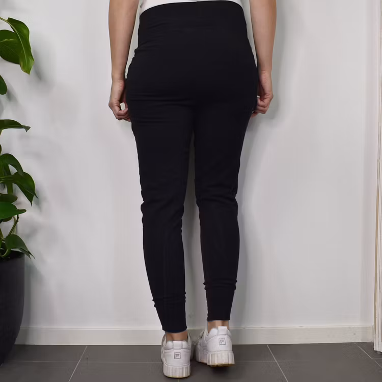 SECOND HAND Yogabyxa ECO Santosha SVART Storlek S - Santa Ni
