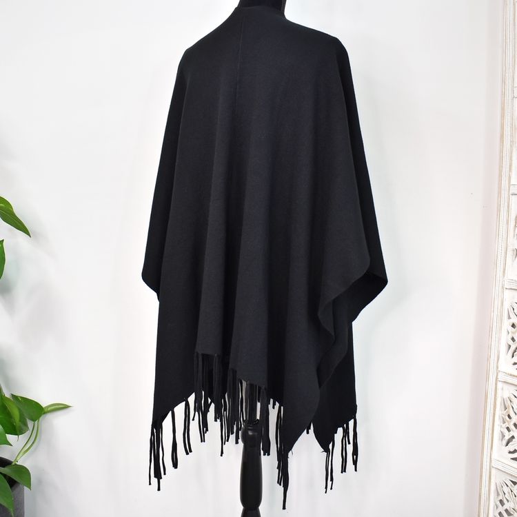 Poncho-sjal med Fransar SVART