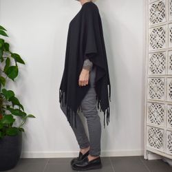 Poncho-sjal med Fransar SVART