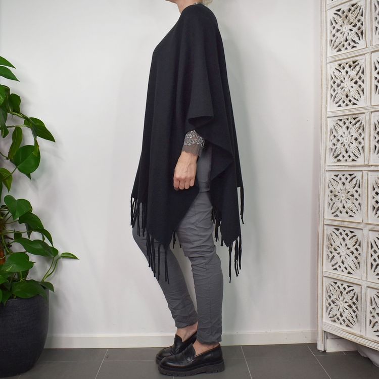 Poncho-sjal med Fransar SVART