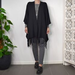 Poncho-sjal med Fransar SVART