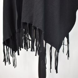 Poncho-sjal med Fransar SVART