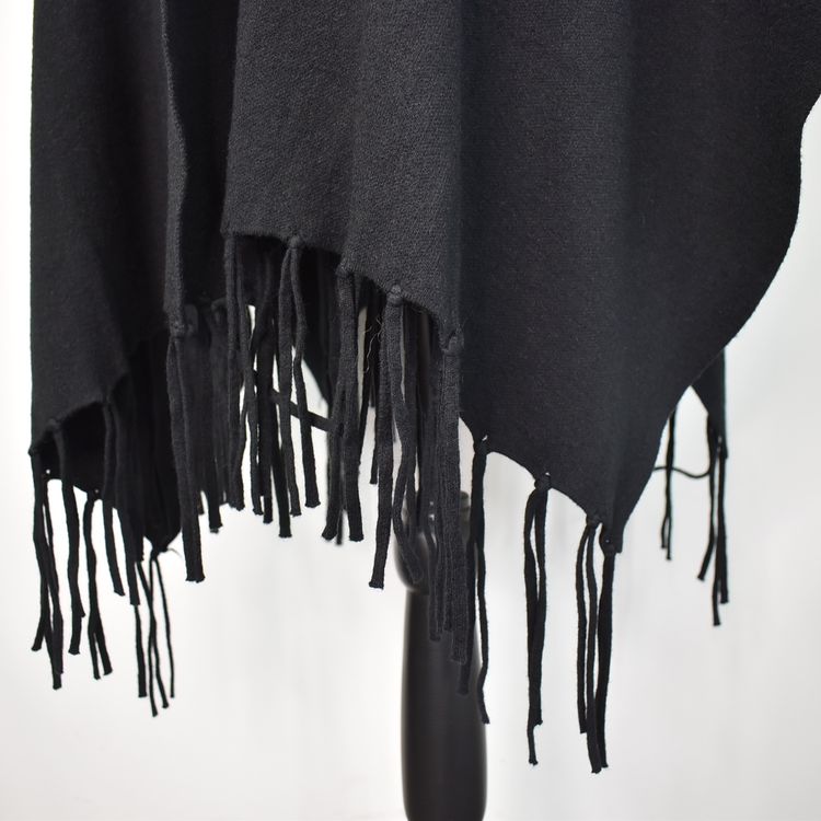 Poncho-sjal med Fransar SVART