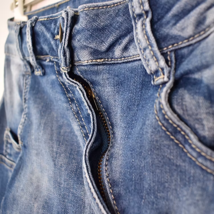SECOND HAND Baggy Jeans BLÅ Storlek 34 - Place du Jour
