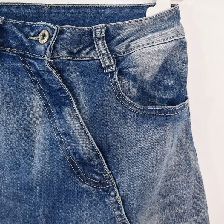 SECOND HAND Baggy Jeans BLÅ Storlek 34 - Place du Jour
