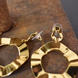 Örhänge Disa GULD - The Moshi
