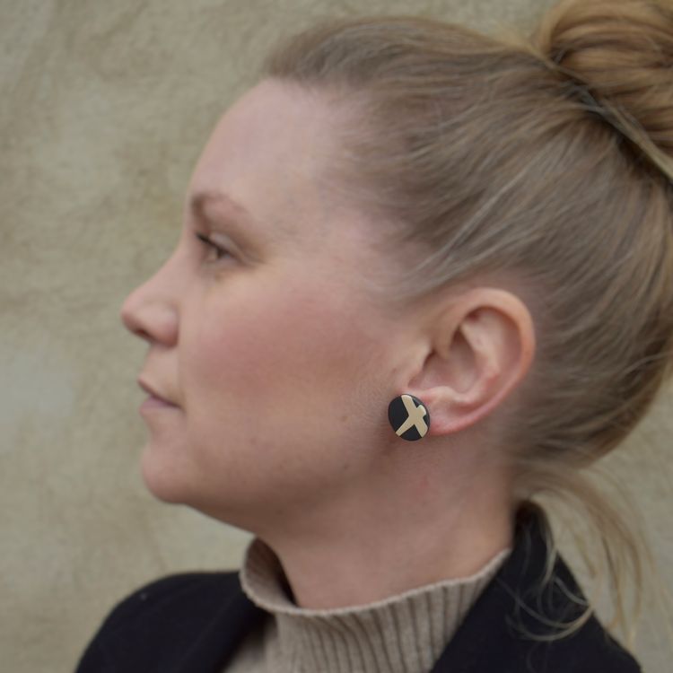 Örhänge Studs Stor SVART/BEIGE - SoMaBelle Design