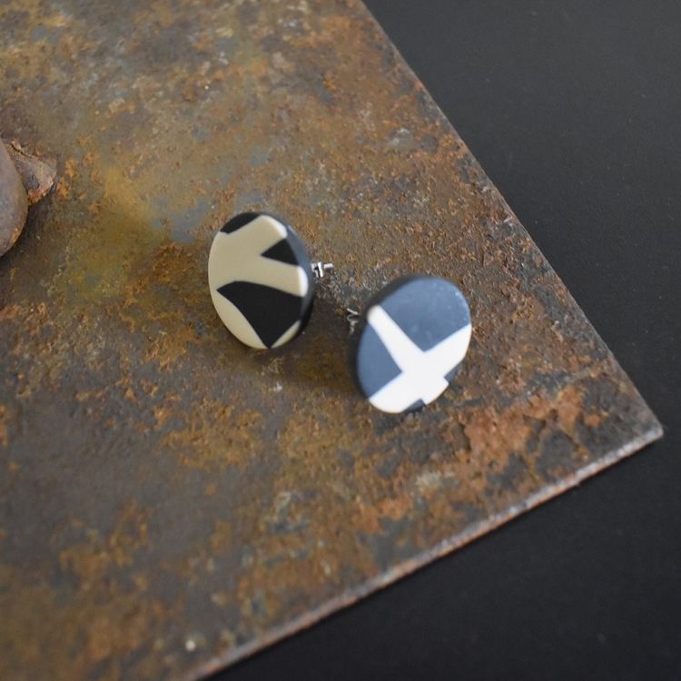 Örhänge Studs Stor SVART/BEIGE - SoMaBelle Design