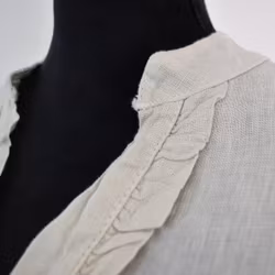 Linneblus med Krås BEIGE