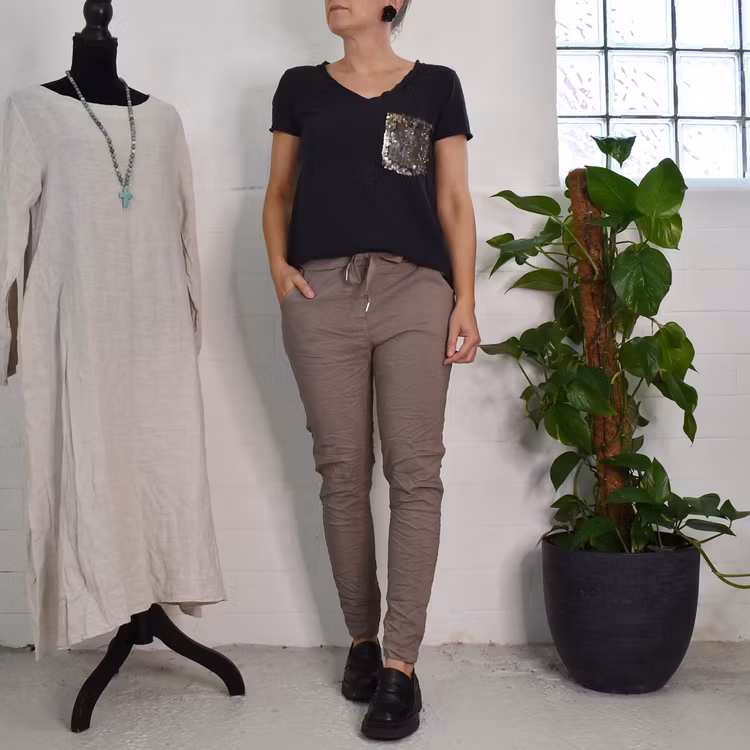 SECOND HAND T-shirt SVART S/M - Lo-ika