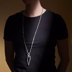 Halsband Cassandra GRÅ/SILVER - The Moshi