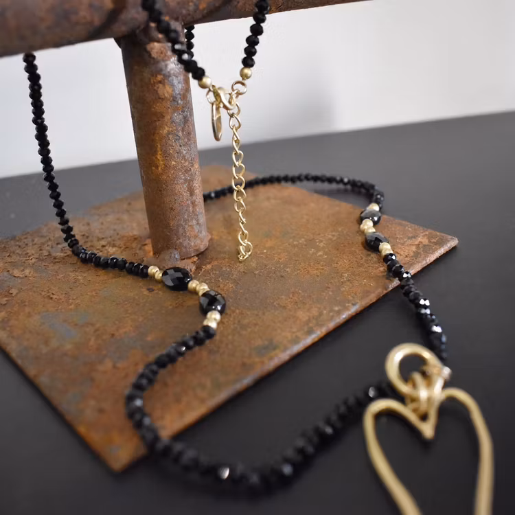 Halsband Cassandra SVART/GULD - The Moshi