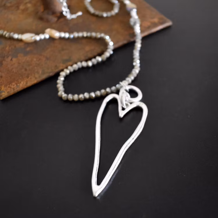 Halsband Cassandra GRÅ/SILVER - The Moshi