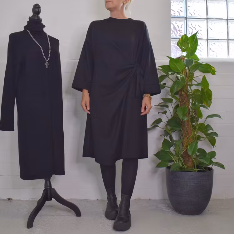 Klänning med Knyt Minna SVART - Camicia