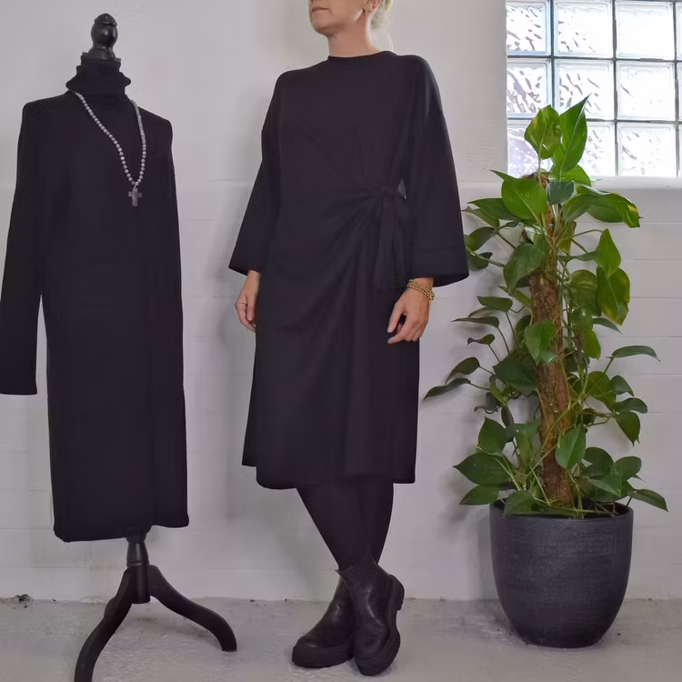 Klänning med Knyt Minna SVART - Camicia