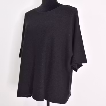 Finstickad Ponchotröja Sia SVART - Marta du Chateau