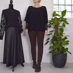 Finstickad Ponchotröja Sia SVART - Marta du Chateau