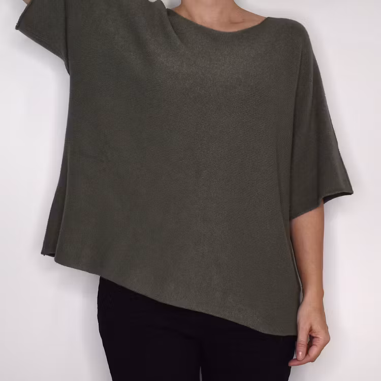 Finstickad Ponchotröja Sia MILITARY - Marta du Chateau