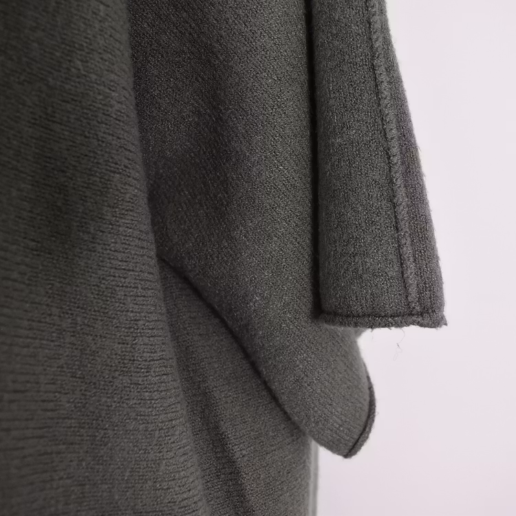 Finstickad Ponchotröja Sia MILITARY - Marta du Chateau