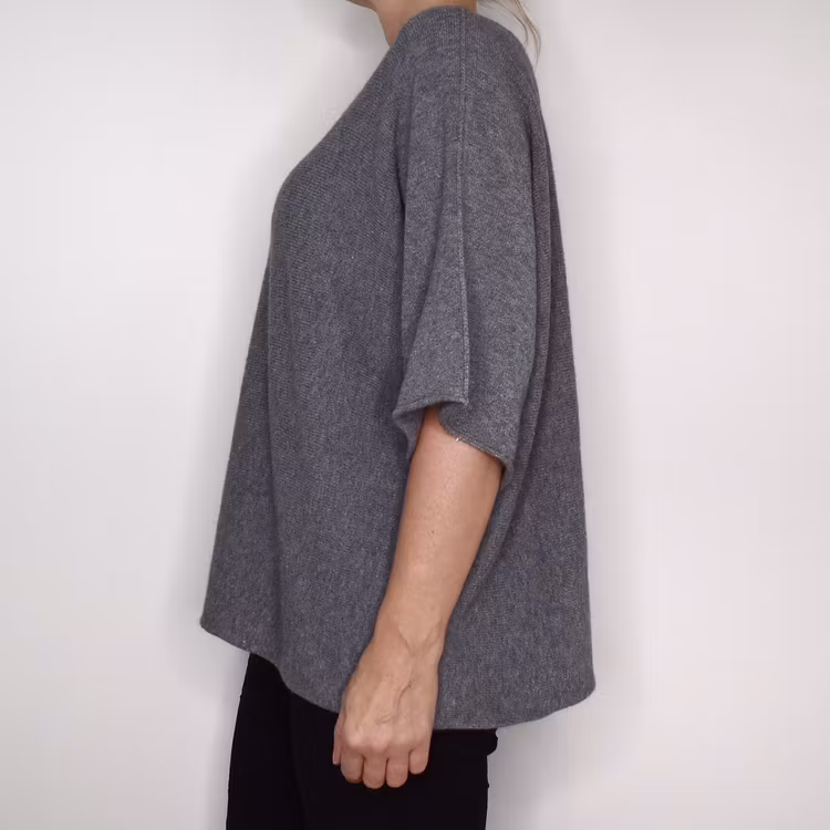 Finstickad Ponchotröja Sia MEDIUM GRÅ - Marta du Chateau