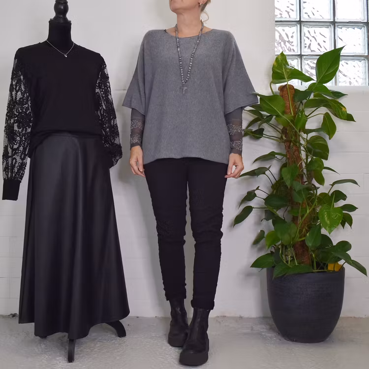 Finstickad Ponchotröja Sia MEDIUM GRÅ - Marta du Chateau