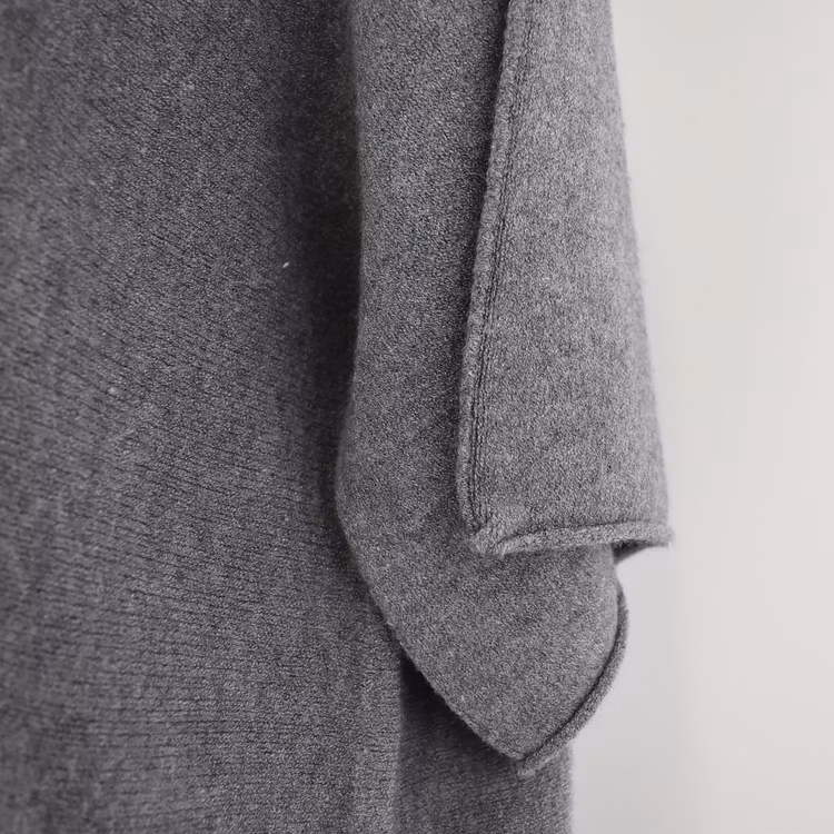 Finstickad Ponchotröja Sia MEDIUM GRÅ - Marta du Chateau