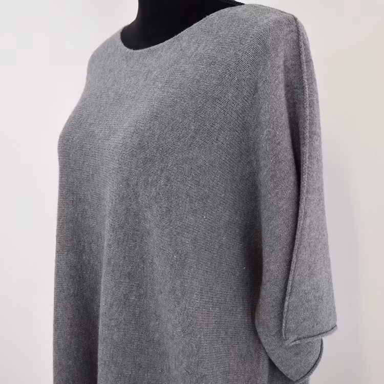 Finstickad Ponchotröja Sia MEDIUM GRÅ - Marta du Chateau