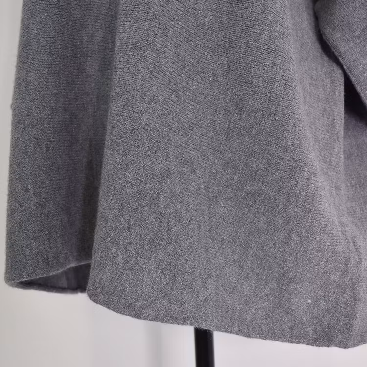 Finstickad Ponchotröja Sia MEDIUM GRÅ - Marta du Chateau