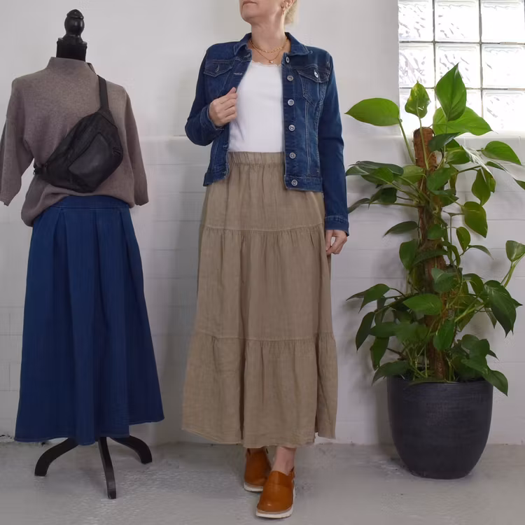 Linnekjol med volanger TAUPE