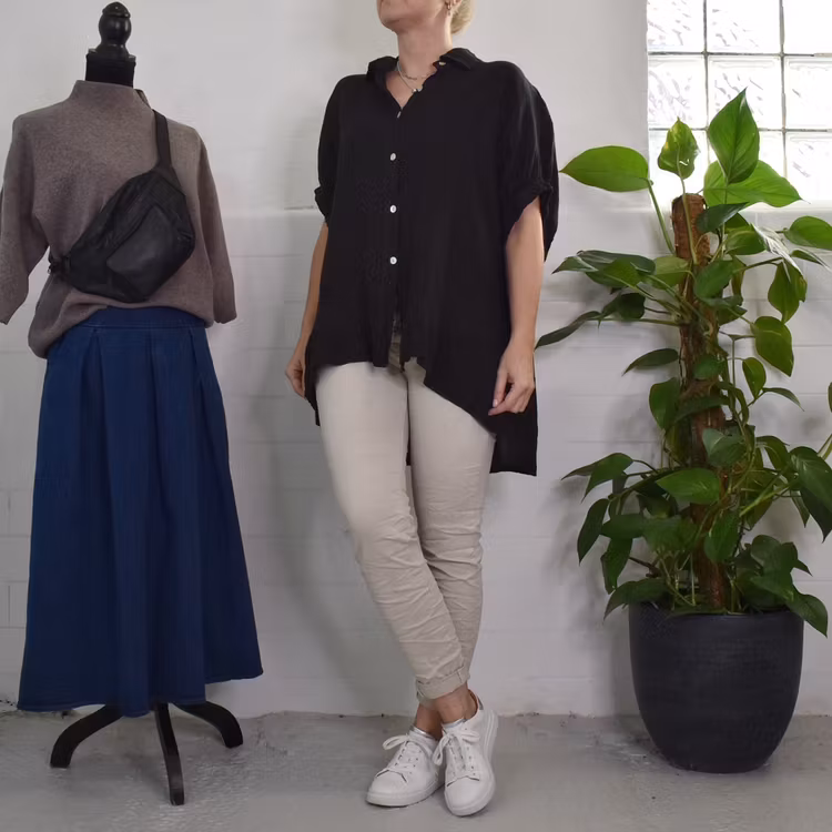 Kort linneskjorta med Volang SVART