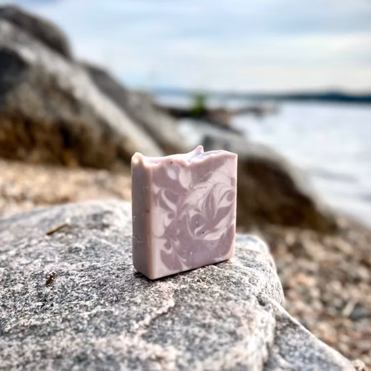 Tvål Purple Clay Lila lera med Frankincense 150g - Kali Flowers