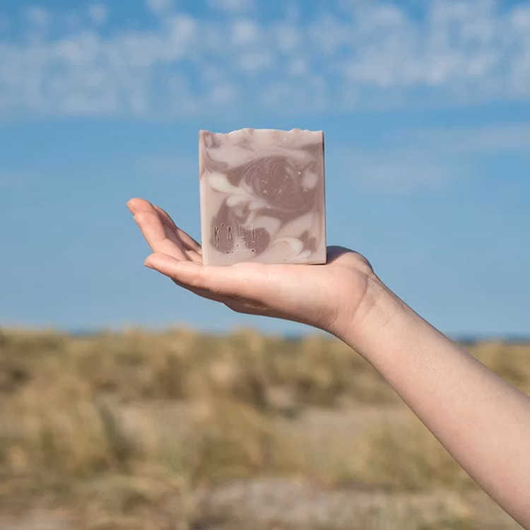 Tvål Purple Clay Lila lera med Frankincense 150g - Kali Flowers