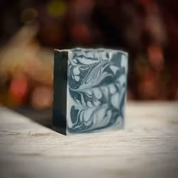 Tvål Black Clay Svartlera med Lakritsrot 150g - Kali Flowers