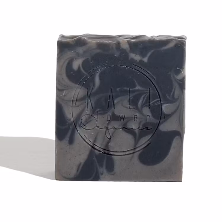 Tvål Black Clay Svartlera med Lakritsrot 150g - Kali Flowers