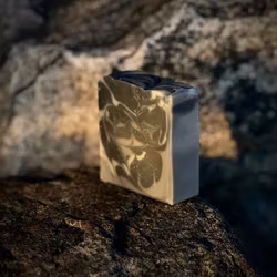 Tvål Black Clay Svartlera med Lakritsrot 150g - Kali Flowers