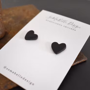 Örhänge Hjärta Liten SVART - SoMaBelle Design