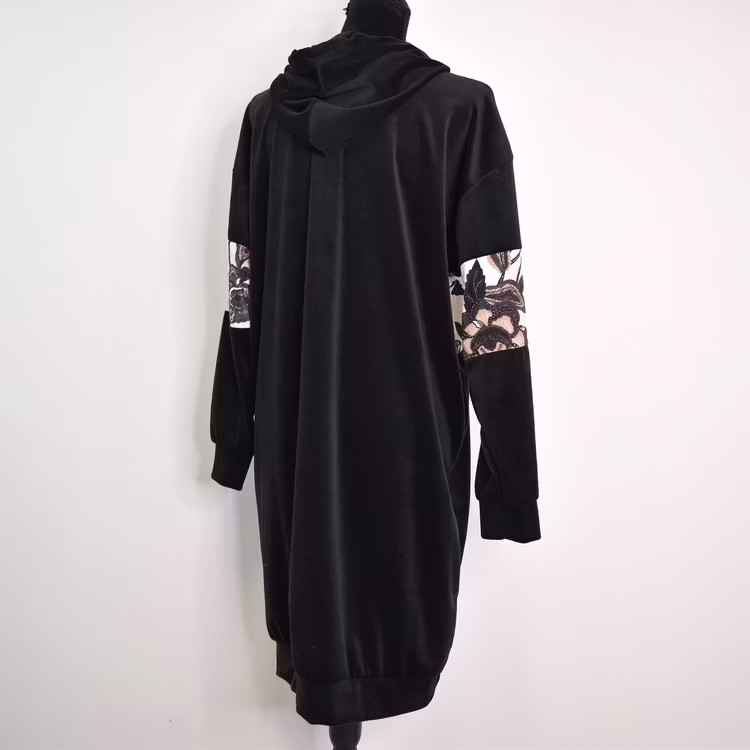 Hoodieklänning Velour Emily Blommig SVART - Camicia