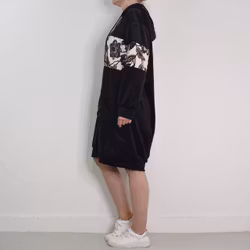 Hoodieklänning Velour Emily Blommig SVART - Camicia