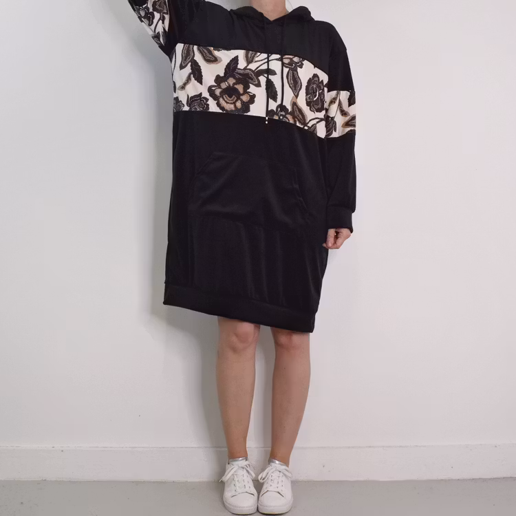 Hoodieklänning Velour Emily Blommig SVART - Camicia