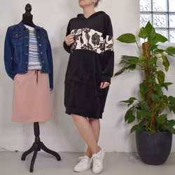 Hoodieklänning Velour Emily Blommig SVART - Camicia