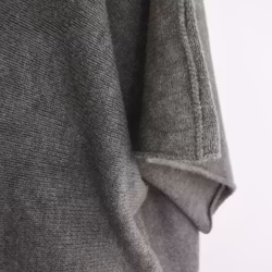 Finstickad Ponchotröja Nessa ARMY - Mix By Heart